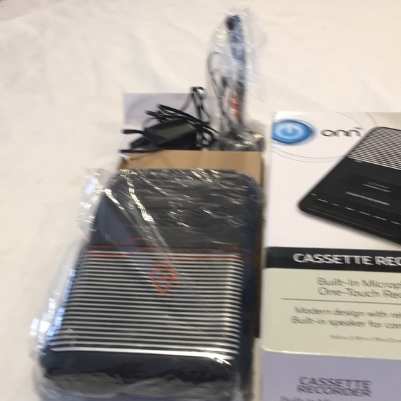 Cassette Player And Recorder NEW With Cassette Microphone & 1 touch Recording - Picture 3 of 7